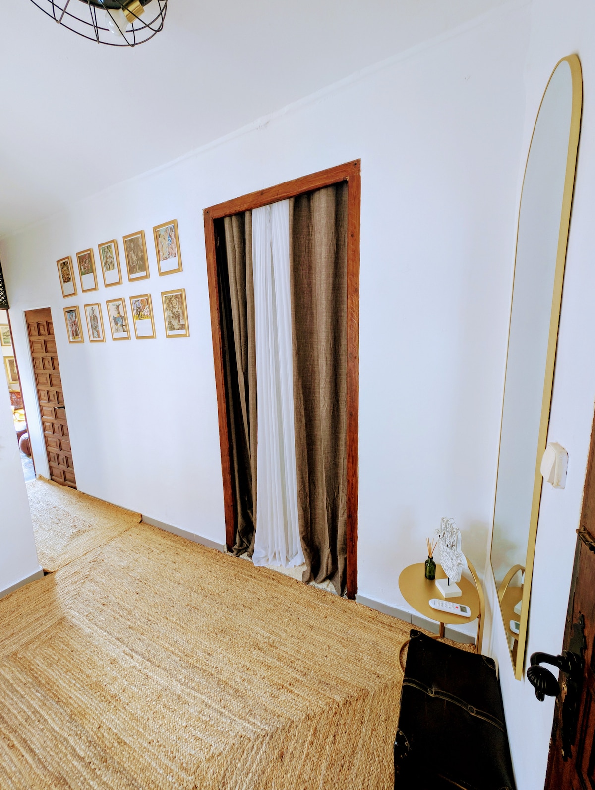 וילונות אלה מאפשרים גישה לחדר השינה (חדר), ללא דלתות, עם וילונות שמניחים כניסת אוויר ואור חם המלווה את הסגנון הבוהמי ❤️