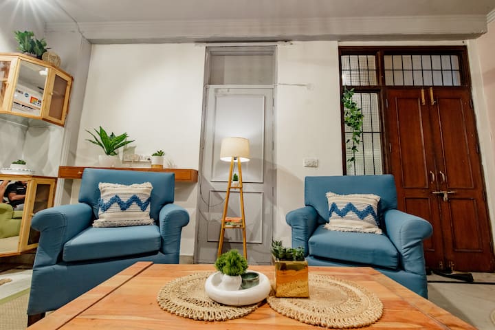 2BHK Oasis Near Hauz Khas Fort
