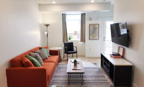 Successful Airbnb property: Marmalade District Townhome with Garage, Sleeps 4 in Capitol Hill