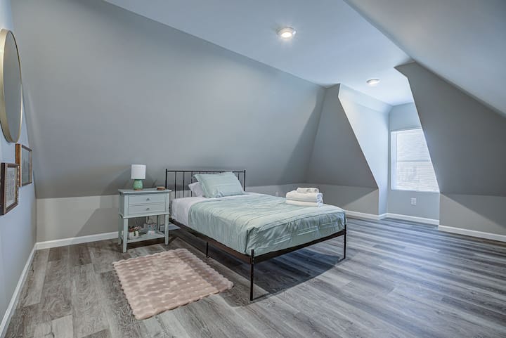 3rd floor bedroom ~ full size bed