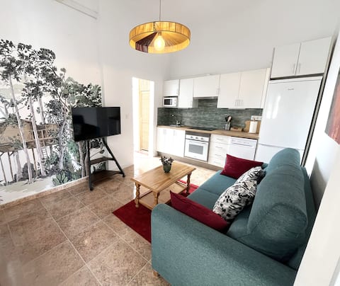 Anuncio de Airbnb popular: Charming Little House with Patio en San Miguel