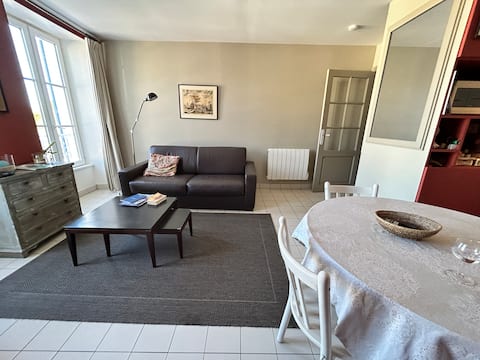 Top Airbnb: Cozy apartment with harbor view in Le Palais