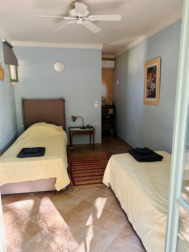 غرفة نوم 8 - سريران مفردان 90 × 200