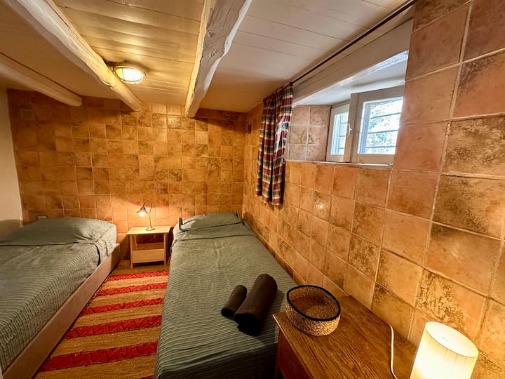 غرفة نوم 4 - سريران مفردان 90 × 200