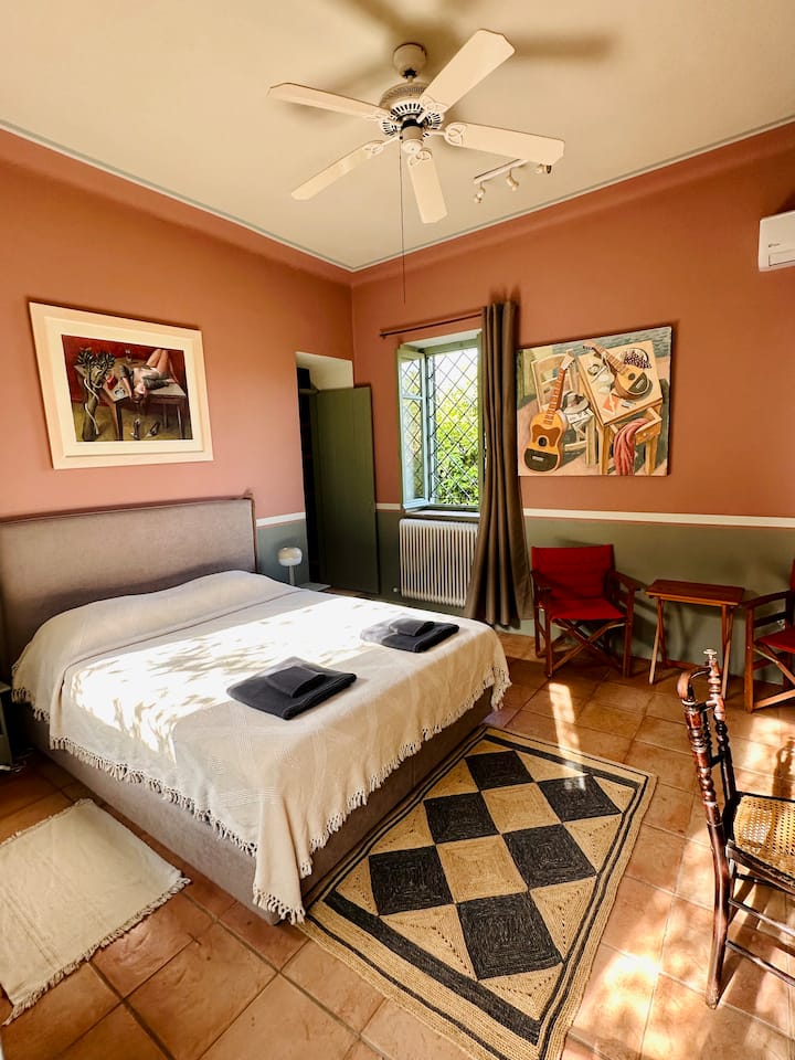 غرفة النوم الثالثة - سرير مزدوج بحجم كوين 160 × 200