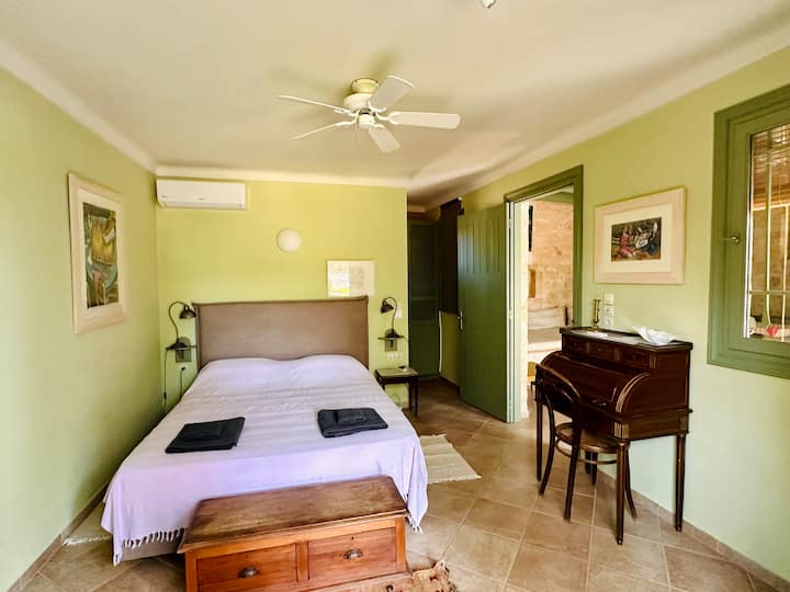 غرفة النوم 7 - سرير مزدوج بحجم كوين 160 × 200