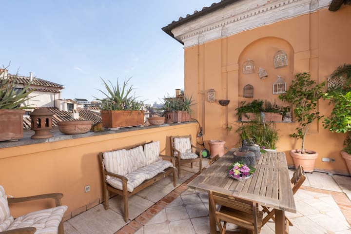 Pantheon Rondanini Luxury Penthouse