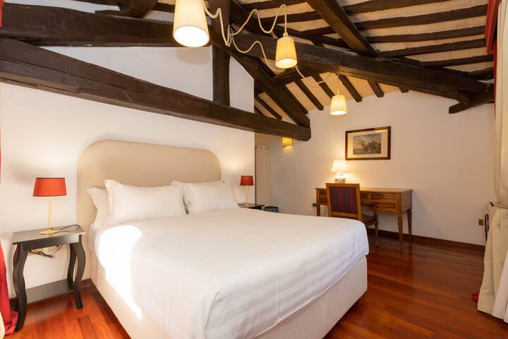 Pantheon Rondanini Luxury Penthouse gallery image 4