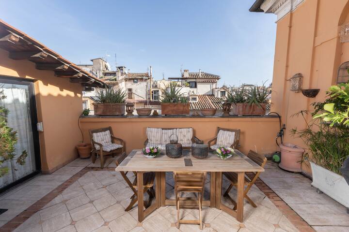 Pantheon Rondanini Luxury Penthouse gallery image 3