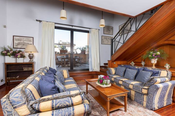 Pantheon Rondanini Luxury Penthouse gallery image 2