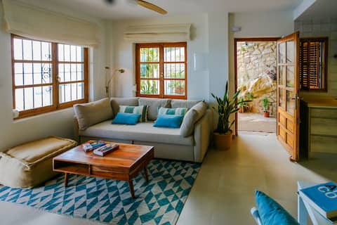 Airbnb con mejor rendimiento: Unique and charming apartment right on the beach en La Vila Joiosa / Villajoyosa