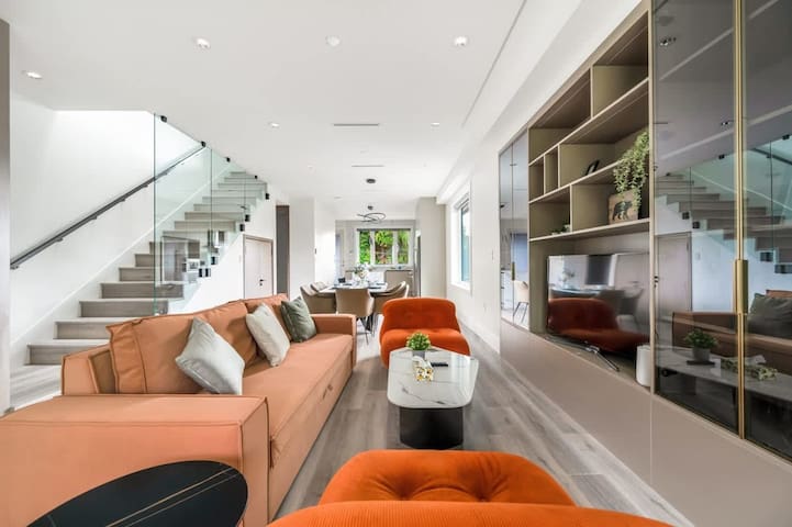 Elegant Getaway in Vancouver’s Vibrant West Side