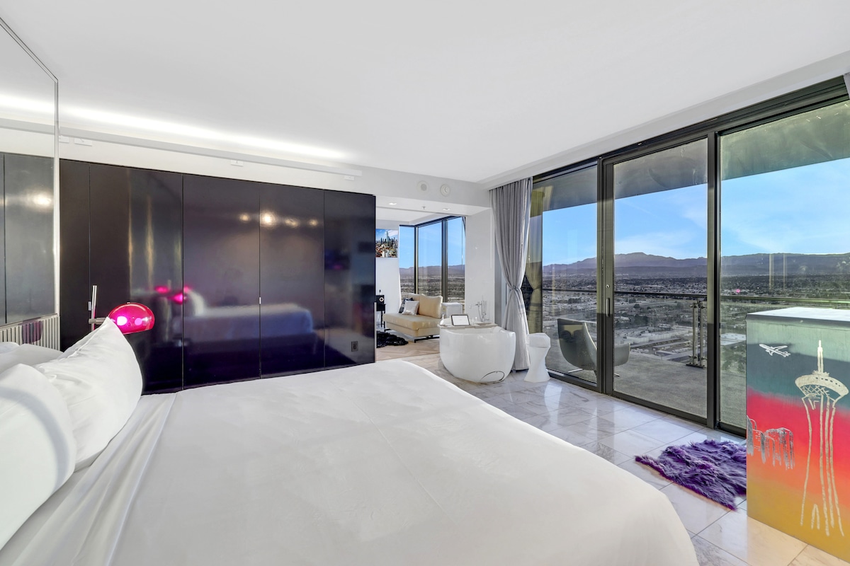 51 FLR 1BR Suite, Strip View, Pool table, Sleeps 6