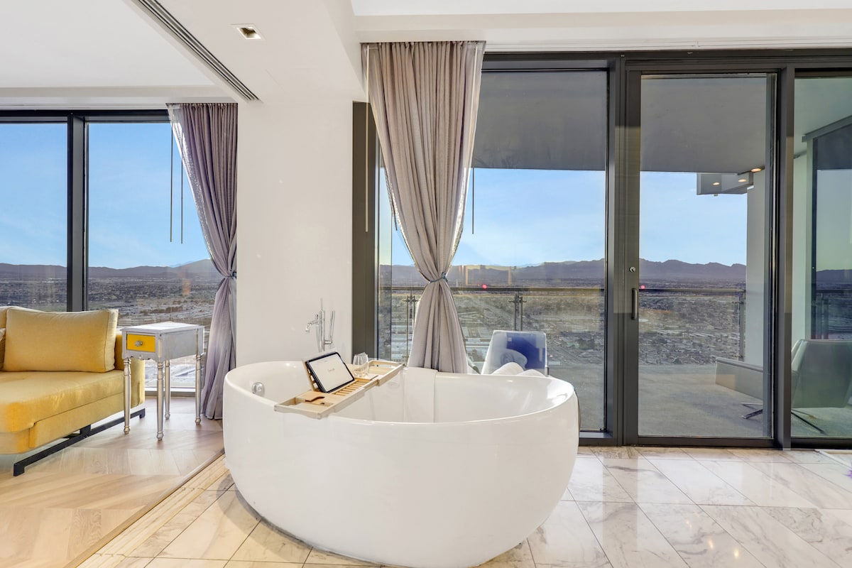 51 FLR 1BR Suite, Strip View, Pool table, Sleeps 6