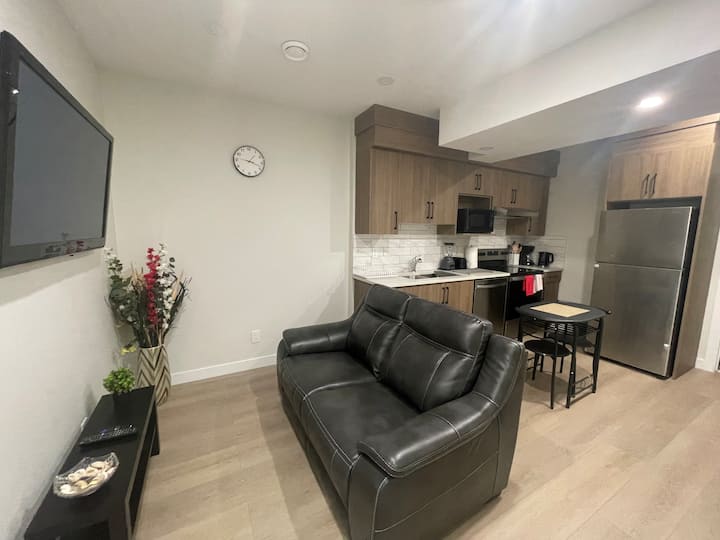 2-bedroom In Arbour Lake - Calgary