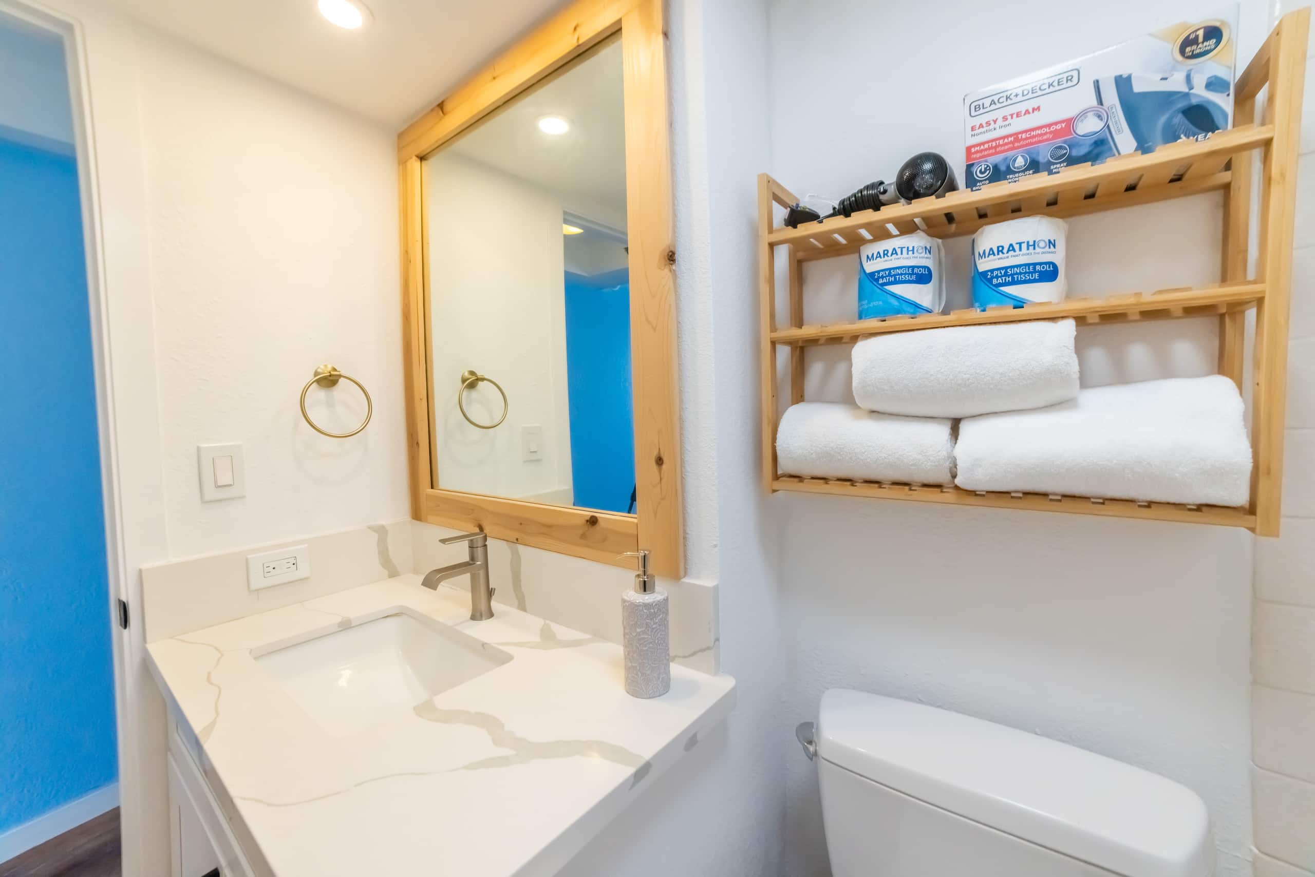 Condo in Honolulu · ★4.92 · Studio · 1 bed · 1 private bath - Image 3
