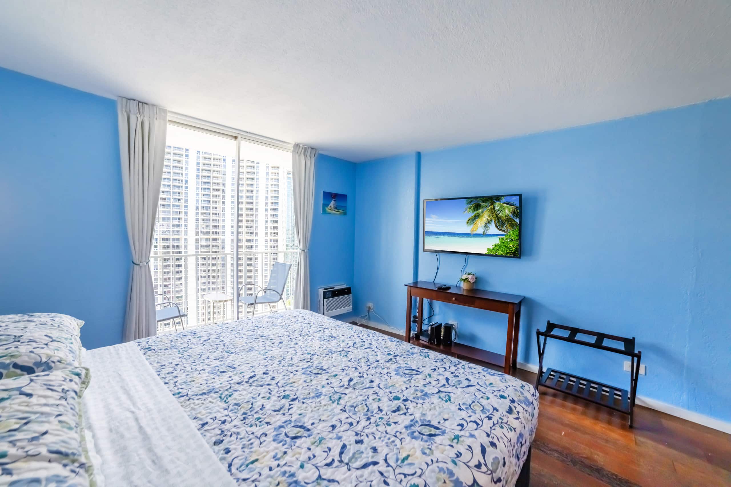 Condo in Honolulu · ★4.92 · Studio · 1 bed · 1 private bath - Image 20