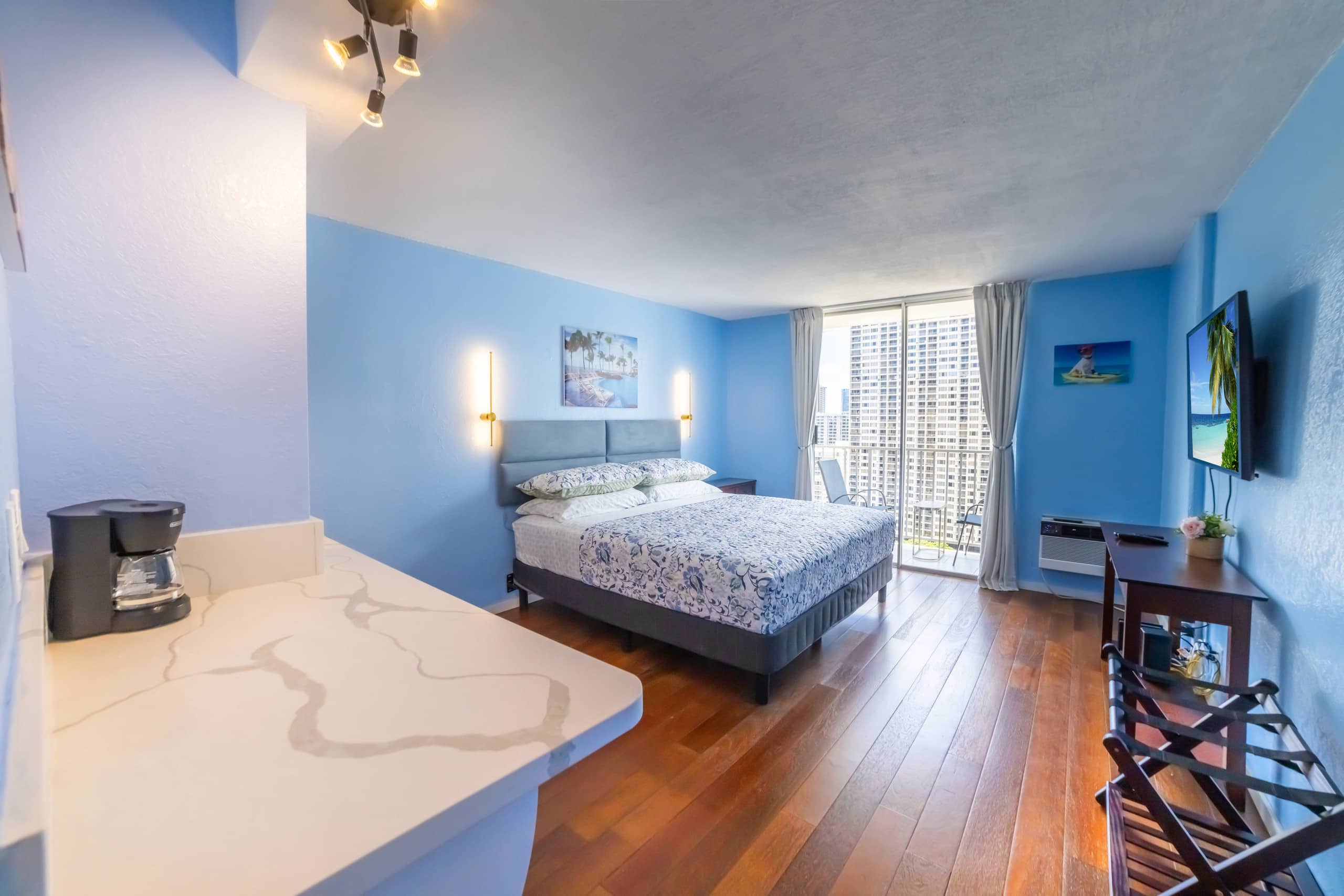 Condo in Honolulu · ★4.92 · Studio · 1 bed · 1 private bath - Image 21