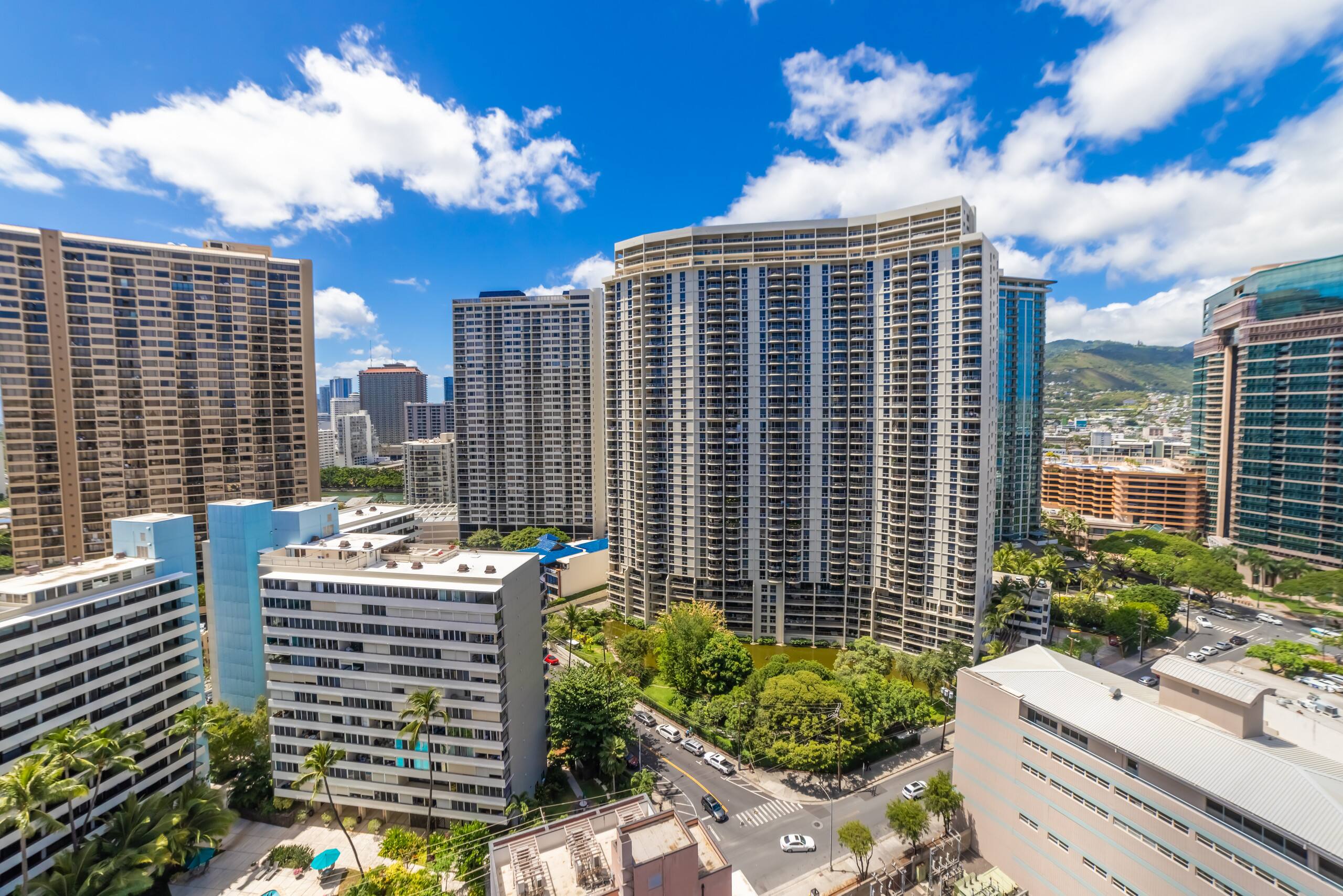 Condo in Honolulu · ★4.92 · Studio · 1 bed · 1 private bath - Image 30