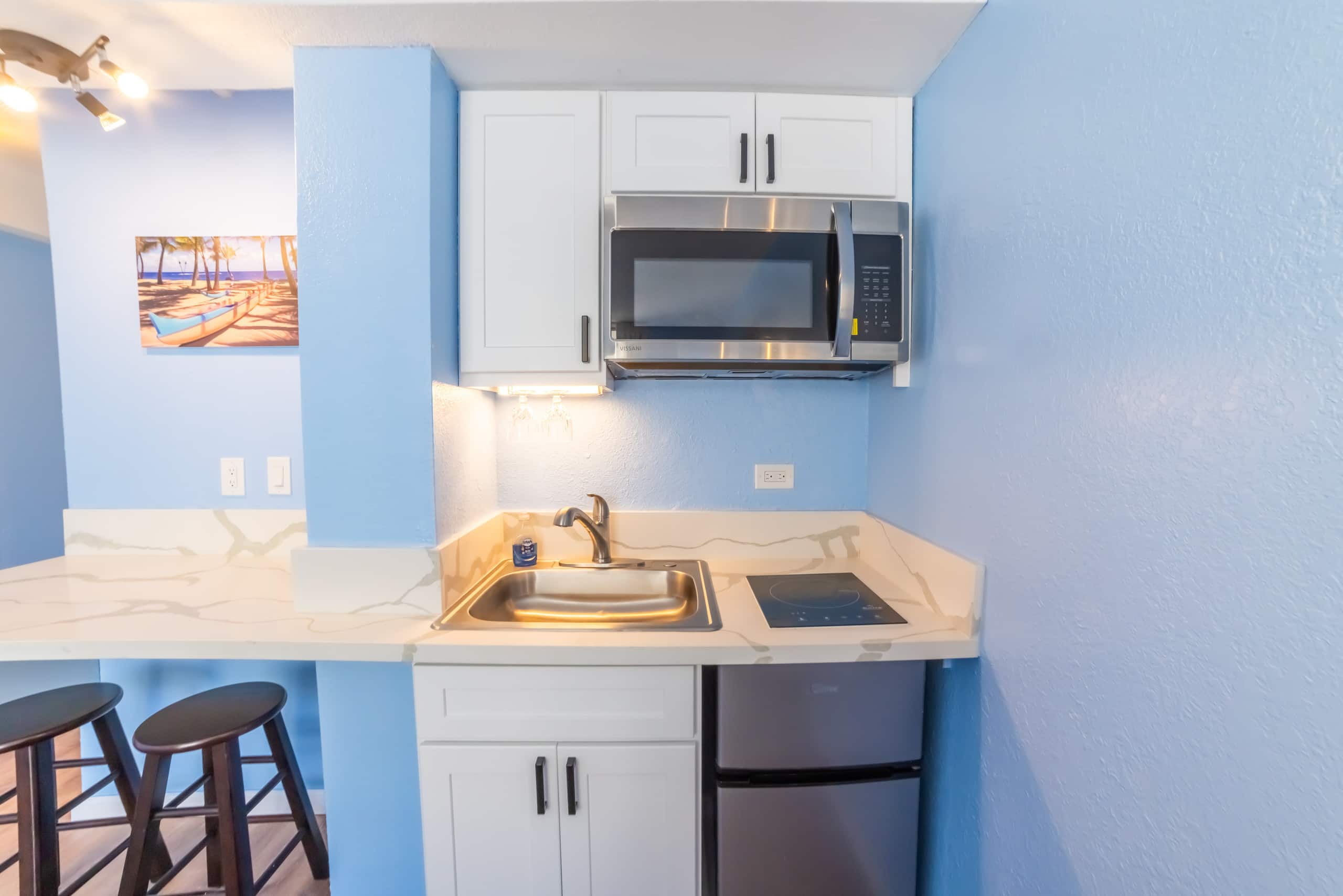 Condo in Honolulu · ★4.92 · Studio · 1 bed · 1 private bath - Image 23