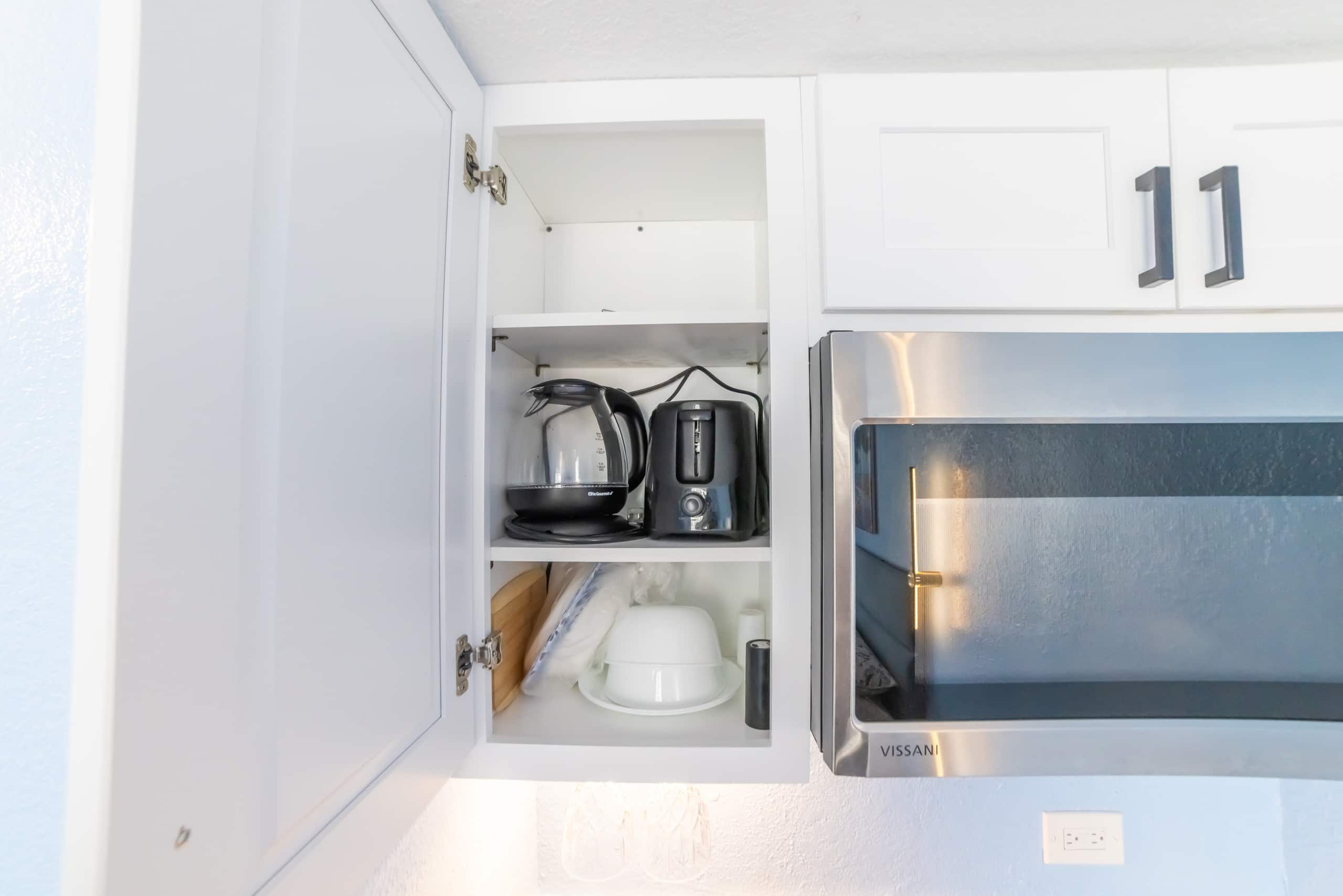 Condo in Honolulu · ★4.92 · Studio · 1 bed · 1 private bath - Image 27