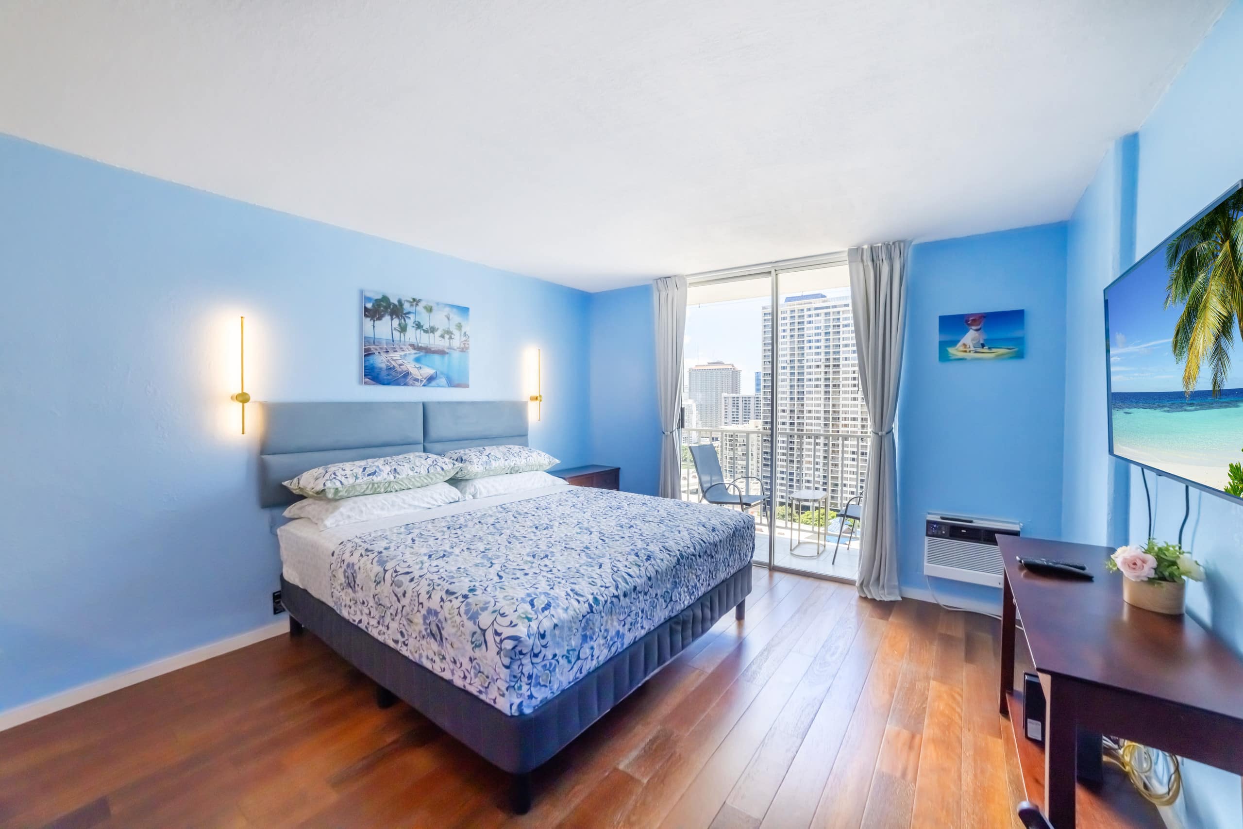 Condo in Honolulu · ★4.92 · Studio · 1 bed · 1 private bath - Image 9