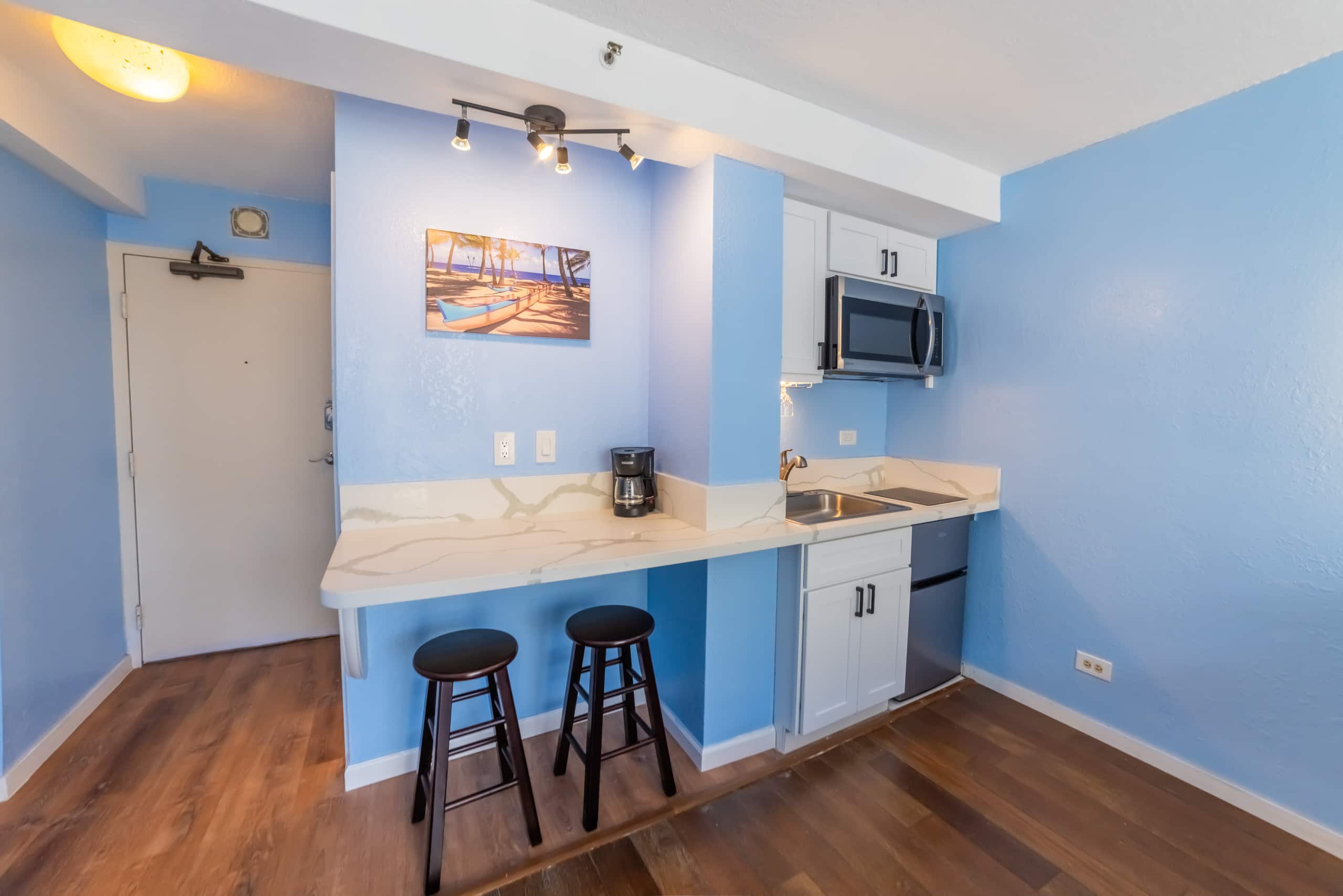 Condo in Honolulu · ★4.92 · Studio · 1 bed · 1 private bath - Image 26