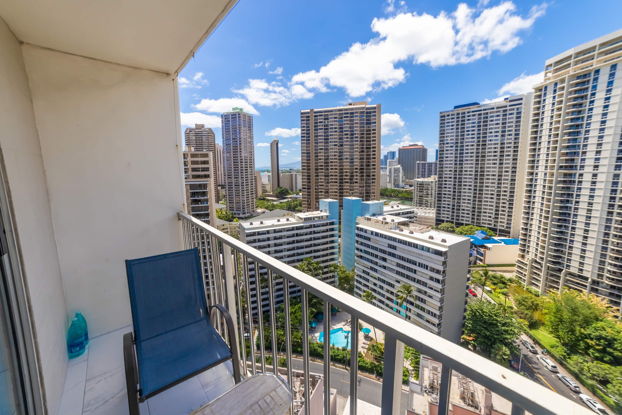 Condo in Honolulu · ★4.92 · Studio · 1 bed · 1 private bath - Image 7