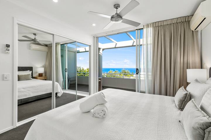 Sundancer Top Level Mid Panoramic Ocean View-2Brm gallery image 5