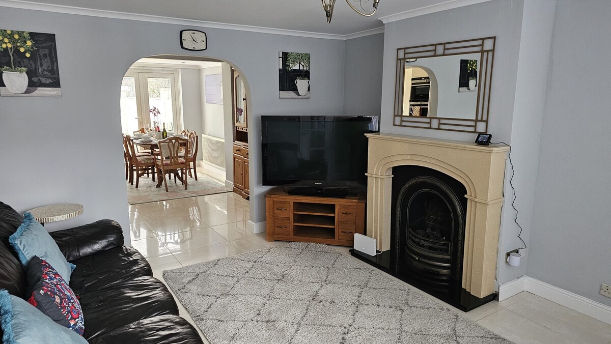 Top performing Airbnb: Cozy House, Langley, near Heathrow for business in Colnbrook With Poyle