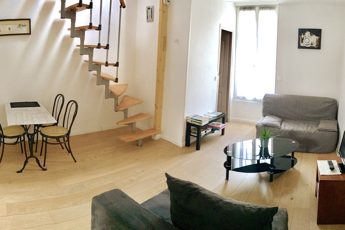 Top performing Airbnb: Quiet, bright, independent duplex apartment, fiber. in Montluçon