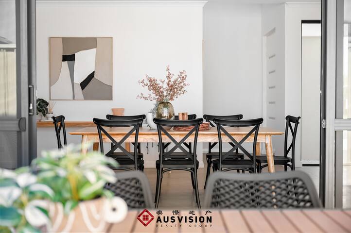 Central Brand-New Executive 2-Storey, 2-Kitchen gallery image 4