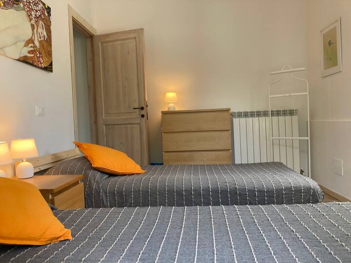 Spálňa s oddelenými posteľami (môže byť umiestnená vedľa seba)