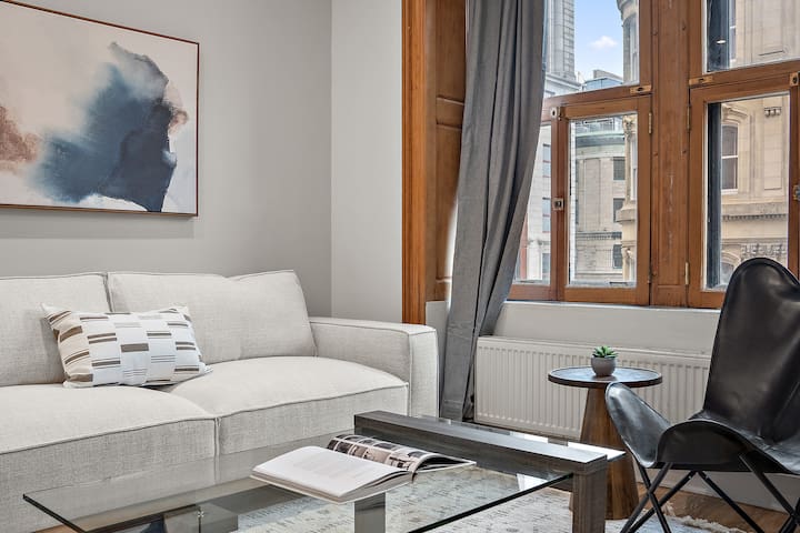 Luxury Central Old Port MTL Apt – Notre-Dame gallery image 4