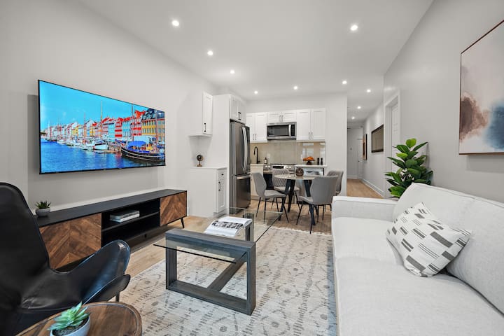 Luxury Central Old Port MTL Apt – Notre-Dame gallery image 3