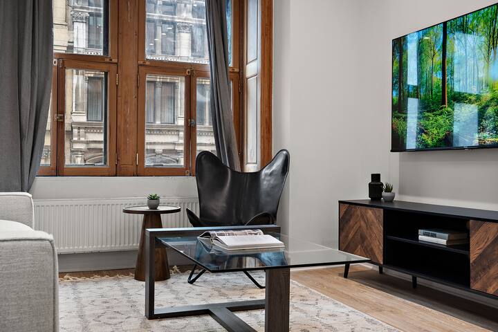 Luxury Central Old Port MTL Apt – Notre-Dame gallery image 5