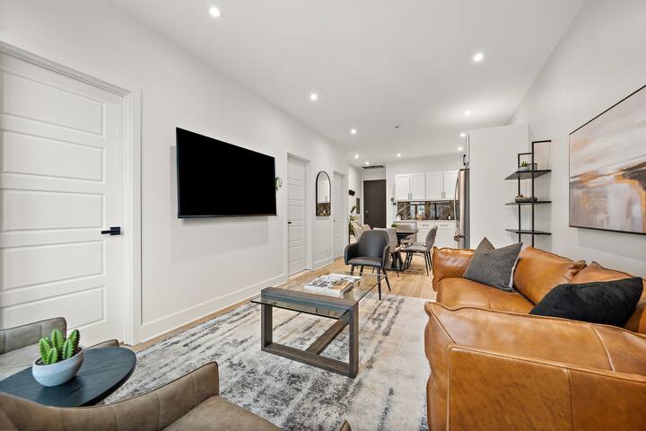 Luxury Central Old Port MTL Apt – Notre-Dame gallery image 3