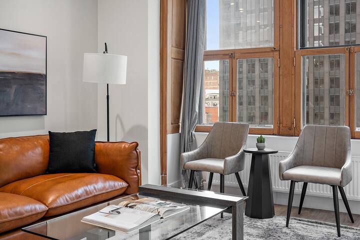 Luxury Central Old Port MTL Apt – Notre-Dame gallery image 2