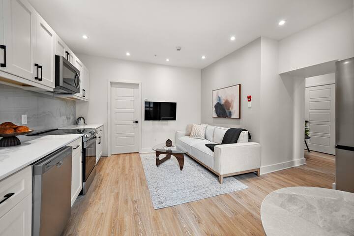Luxury Central Old Port MTL Apt – Notre-Dame gallery image 2