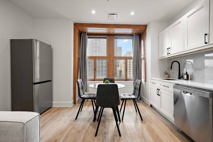 Luxury Central Old Port MTL Apt – Notre-Dame gallery image 4