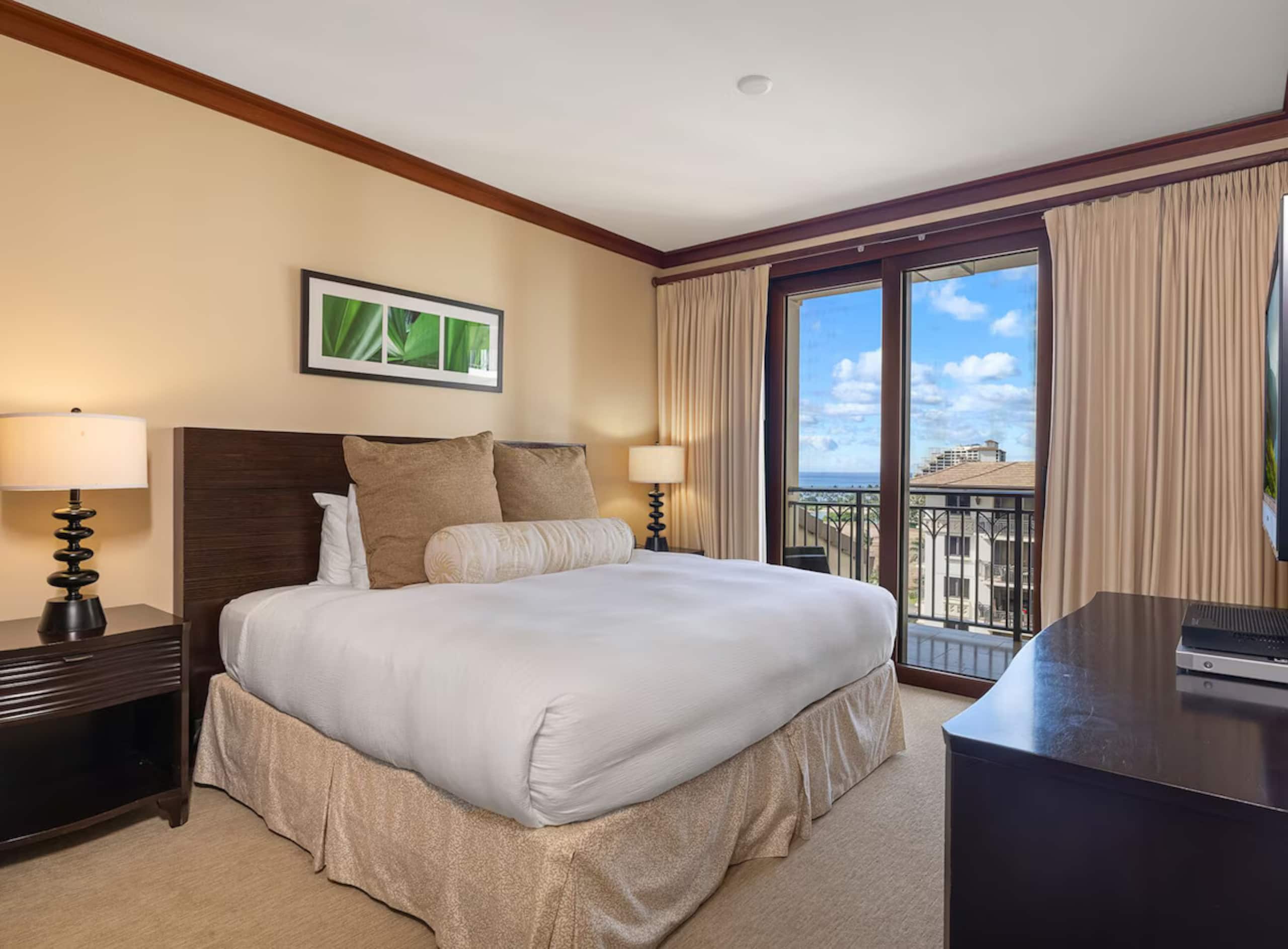 Huge 3/3 Oceanfront Penthouse - Image 9