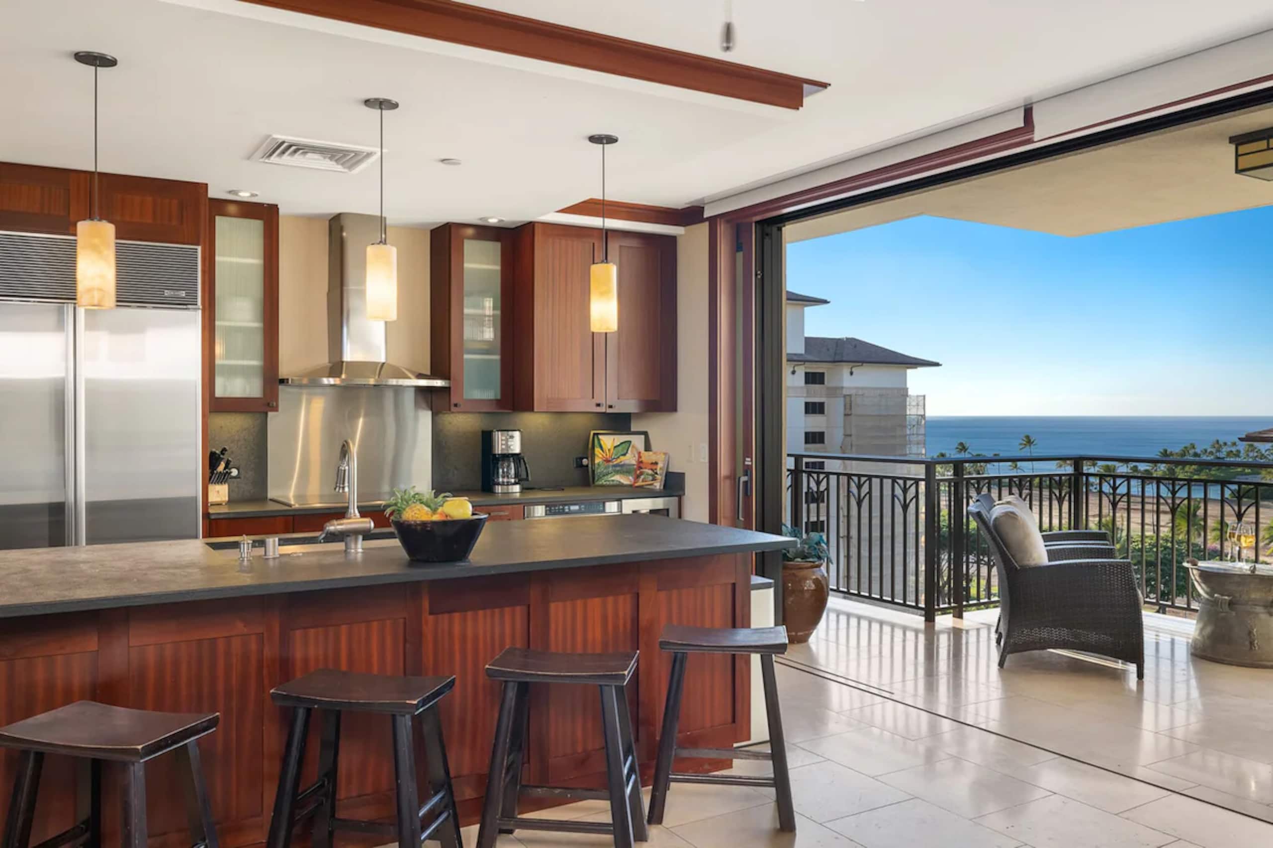 Huge 3/3 Oceanfront Penthouse - Image 5