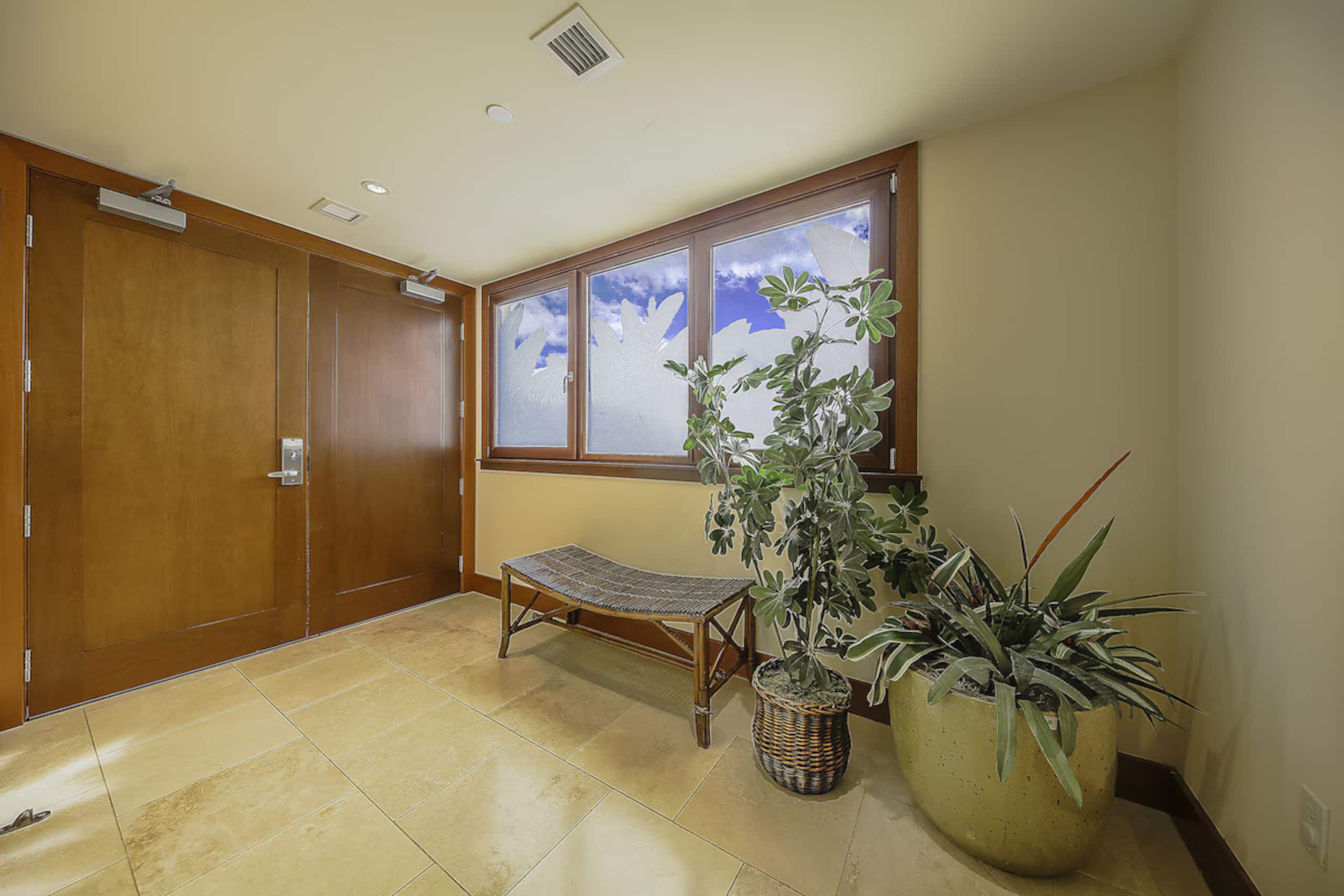 Huge 3/3 Oceanfront Penthouse - Image 7