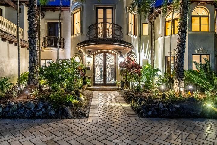 Fort Lauderdale Waterfront Luxurious Italian Villa gallery image 2