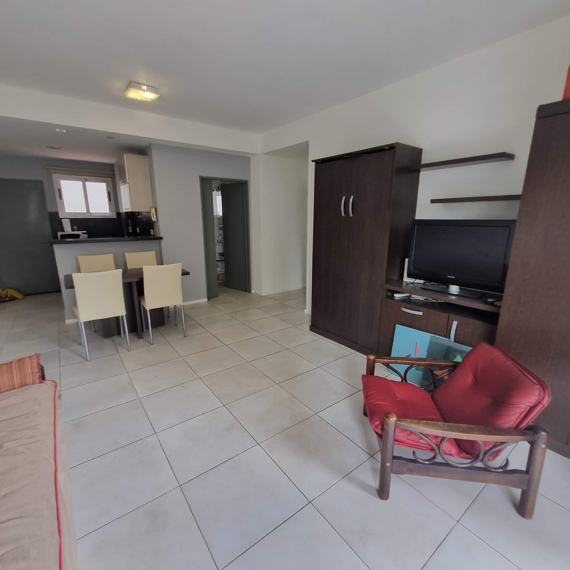 Departamento de monoambiente con balcón y patio privado en Almagro