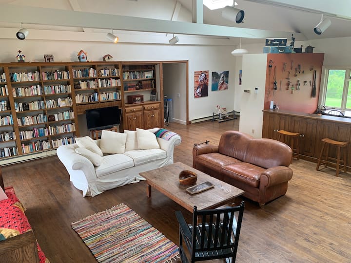 Serene Farmhouse Villa | Pool | Hot Tub | Grill - ゲント, NY