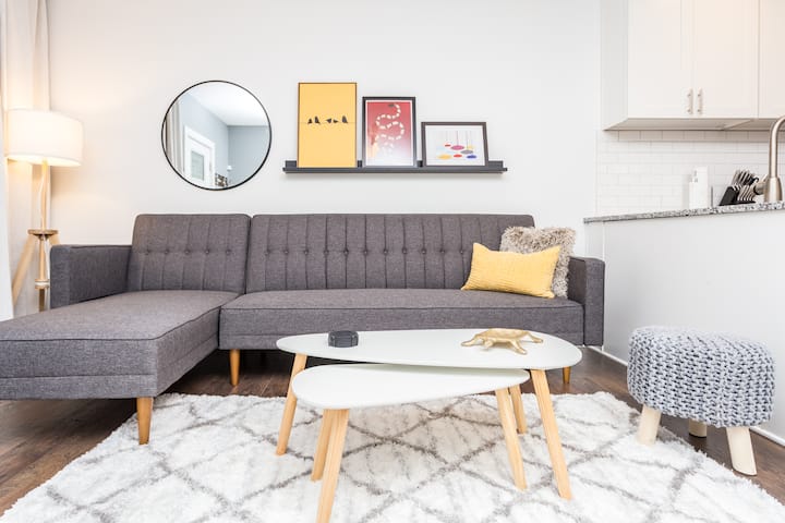 Stylish Indy Retreat - Sleeps 6 - Indianapolis, IN