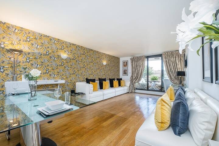 Spacious 2 bed 2 bath apartment in Cromwell Road. gallery image 3