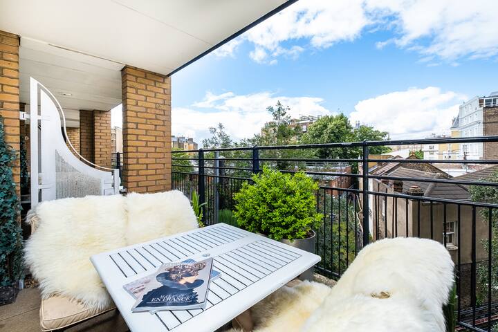 Spacious 2 bed 2 bath apartment in Cromwell Road. gallery image 2