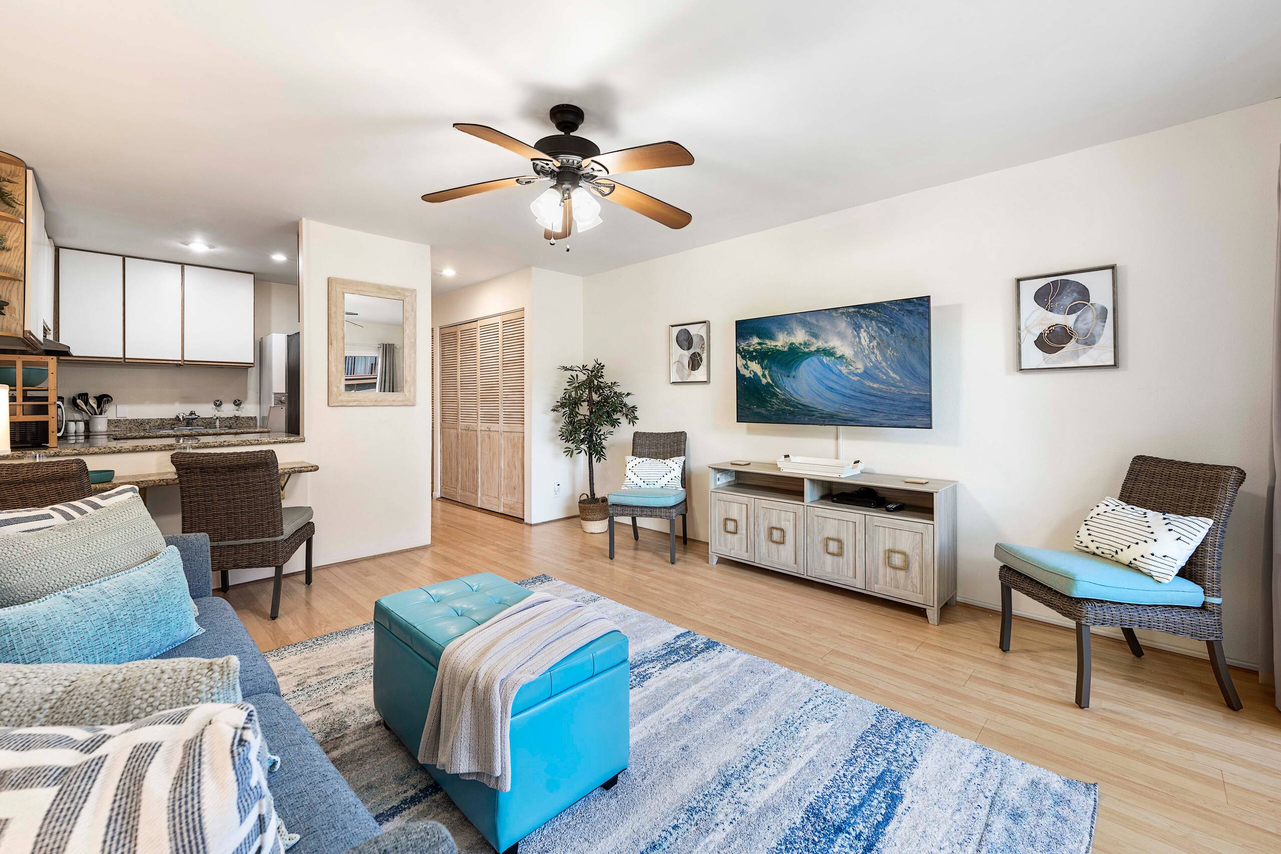 Coastal Elegance Kona Isle. Level Entry. Wi-Fi. - Image 4